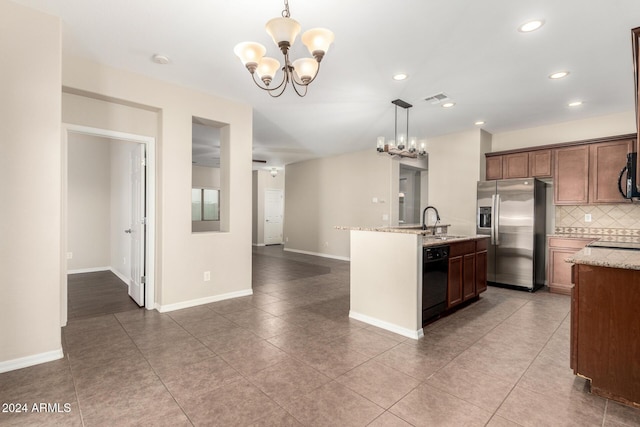 kitchen with sink, tasteful backsplash, a notable chandelier, decorative light fixtures, and black appliances