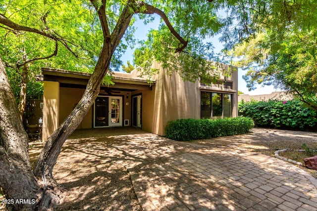 4135 E Altadena Ave, Phoenix, AZ 85028 - view of front of home featuring stucco siding and a patio area