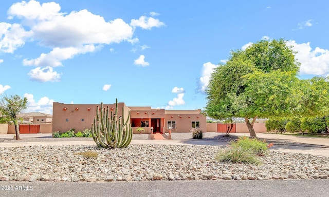 2699 E Claxton Rd, Gilbert, AZ 85297 - adobe home with stucco siding