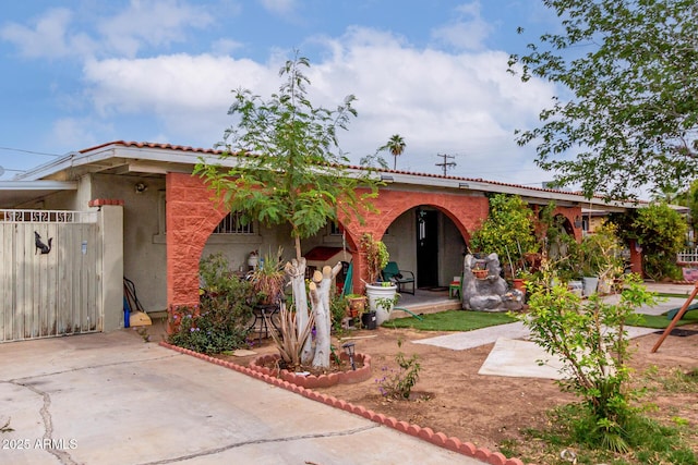 view of front of property with a gate