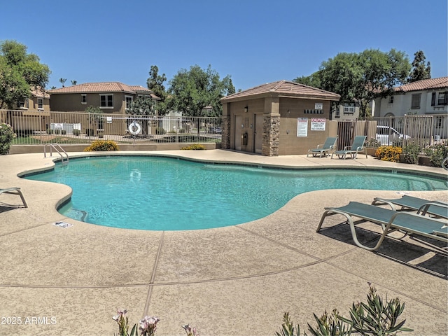 9233 E Neville Ave Unit 1011, Mesa, AZ 85209 - community pool with a patio