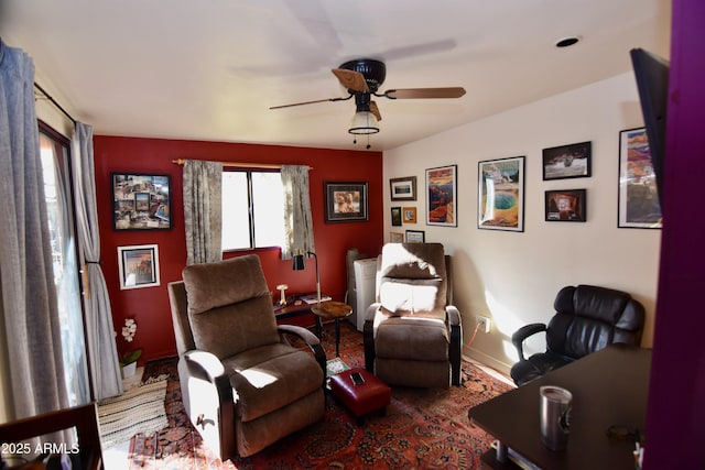 sitting room with ceiling fan