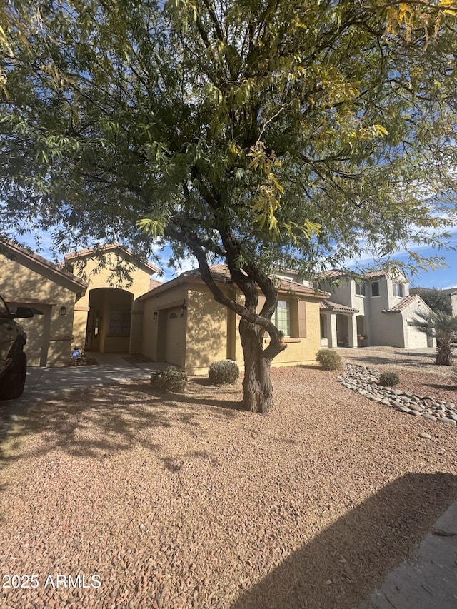 2212 W Alicia Dr, Phoenix, AZ 85041 - view of front facade with a garage