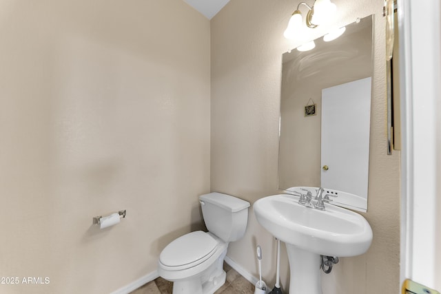 4234 S 62nd Ln, Phoenix, AZ 85043 - bathroom featuring baseboards, toilet, and baseboard heating