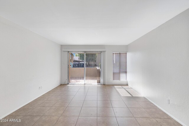 spare room featuring light tile patterned floors