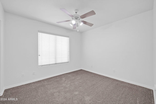 unfurnished room featuring ceiling fan and carpet