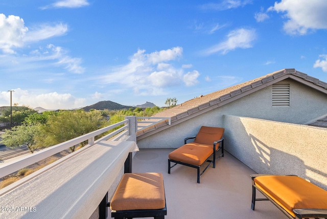 balcony featuring a mountain view