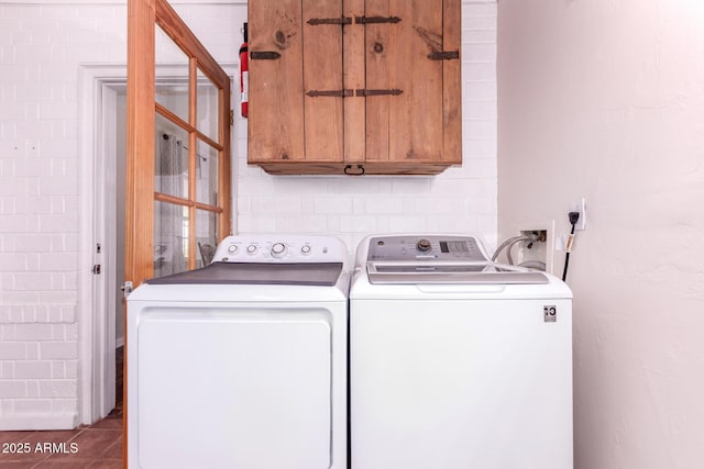 9603 N 1st Ave, Phoenix, AZ 85021 - laundry area featuring independent washer and dryer, cabinet space, and tile patterned floors