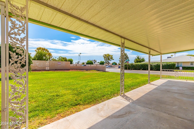 view of yard featuring a patio area