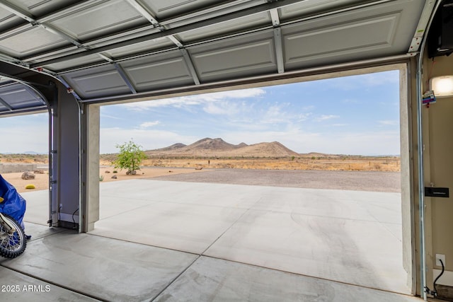 2516 W Joy Ranch Rd, Phoenix, AZ 85086 - garage featuring a mountain view