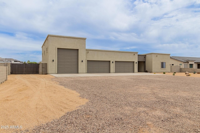 2516 W Joy Ranch Rd, Phoenix, AZ 85086 - garage featuring dirt driveway