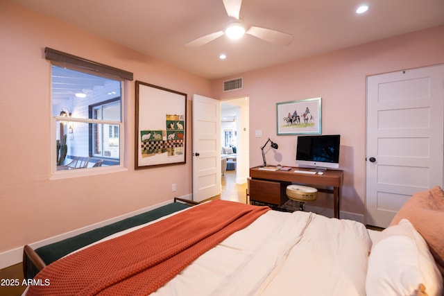 bedroom with ceiling fan