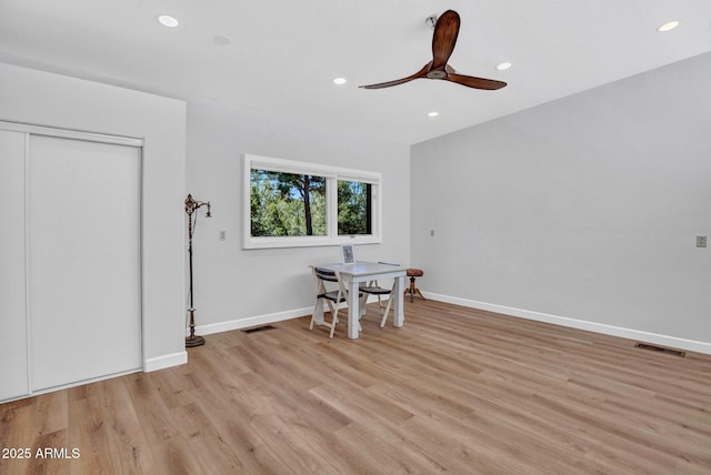dining space featuring light wood-type flooring, a ceiling fan, recessed lighting, and baseboards