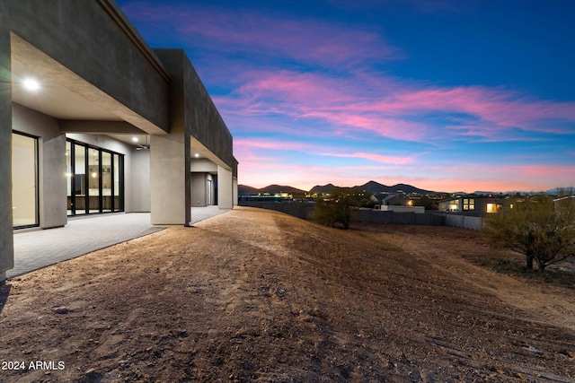 view of yard at dusk