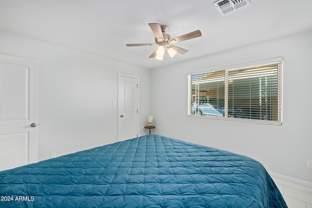 unfurnished bedroom featuring ceiling fan