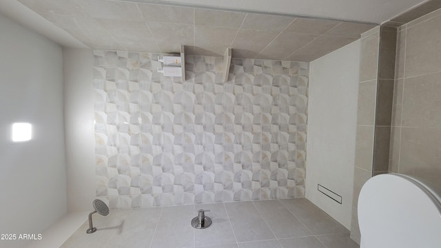 bathroom featuring tile patterned floors and tile walls