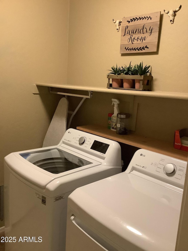 553 W Hereford Dr, San Tan Valley, AZ 85143 - washroom with washing machine and dryer and laundry area