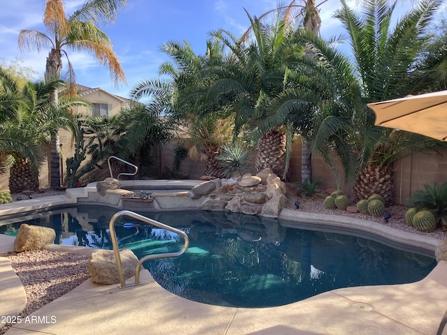 553 W Hereford Dr, San Tan Valley, AZ 85143 - view of swimming pool with a fenced backyard, a fenced in pool, and an in ground hot tub