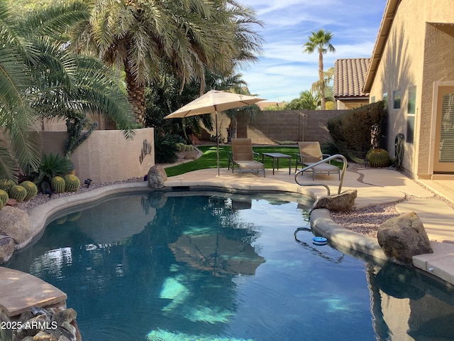 553 W Hereford Dr, San Tan Valley, AZ 85143 - view of pool featuring a patio, a fenced backyard, and a fenced in pool