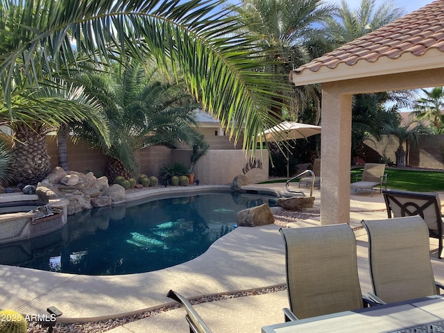 553 W Hereford Dr, San Tan Valley, AZ 85143 - view of swimming pool with a fenced in pool, a patio area, and a fenced backyard