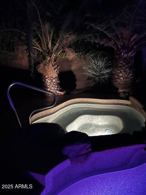 553 W Hereford Dr, San Tan Valley, AZ 85143 - view of swimming pool featuring an in ground hot tub