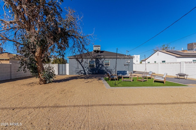 view of front of home featuring a patio area, a front lawn, and an outdoor fire pit