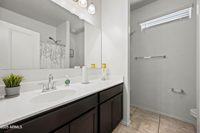 full bathroom featuring tile patterned floors, a shower with curtain, toilet, baseboards, and vanity