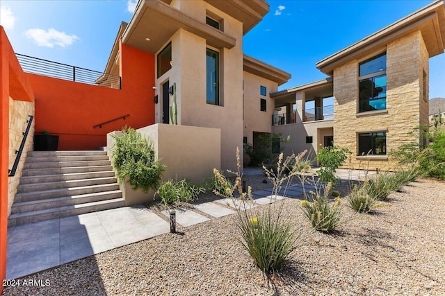 view of front facade featuring a patio