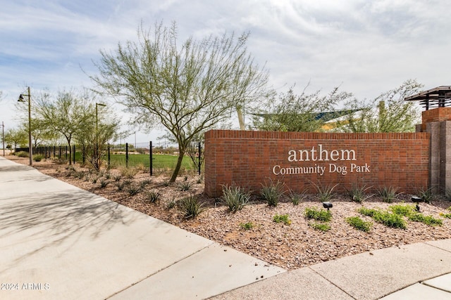 view of community / neighborhood sign