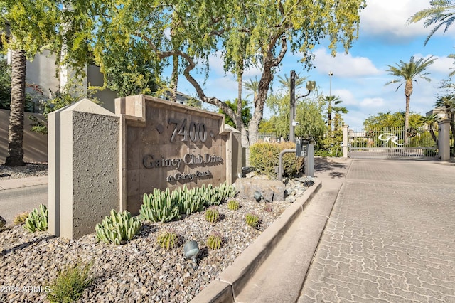 view of community / neighborhood sign