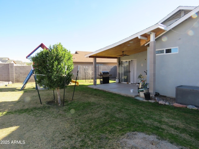 view of yard featuring a patio and ceiling fan