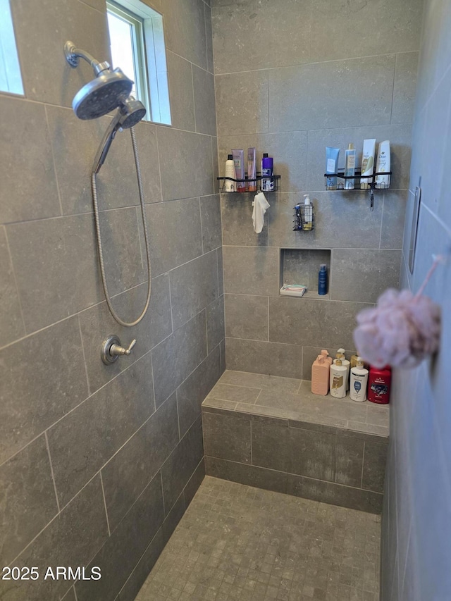 2316 N Crestwood Dr, Florence, AZ 85132 - full bath featuring tiled shower