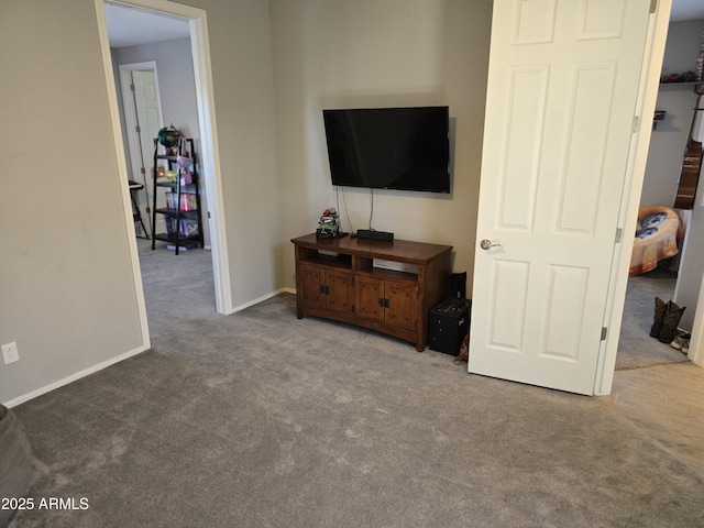 2316 N Crestwood Dr, Florence, AZ 85132 - carpeted living area featuring baseboards