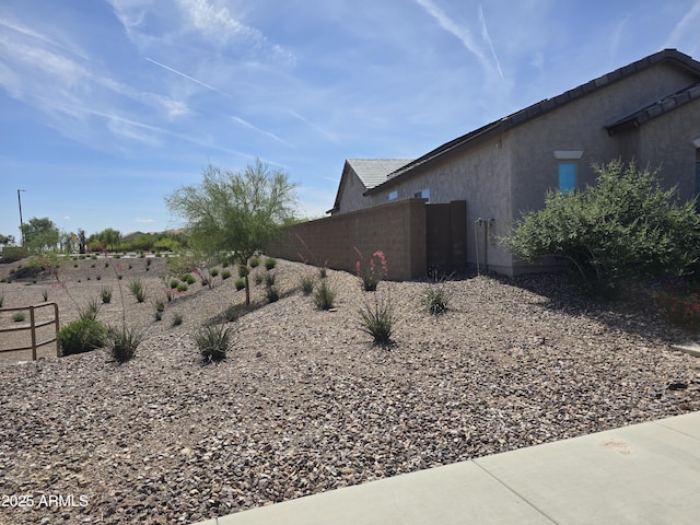2316 N Crestwood Dr, Florence, AZ 85132 - view of side of home with fence and stucco siding