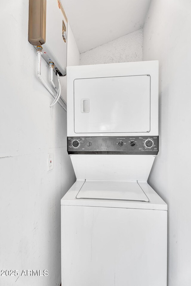 1306 E Fillmore St, Phoenix, AZ 85006 - laundry area featuring estacked washer and dryer