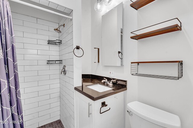 1306 E Fillmore St, Phoenix, AZ 85006 - bathroom featuring toilet, a tile shower, and vanity