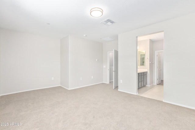 unfurnished room featuring light carpet, visible vents, and baseboards