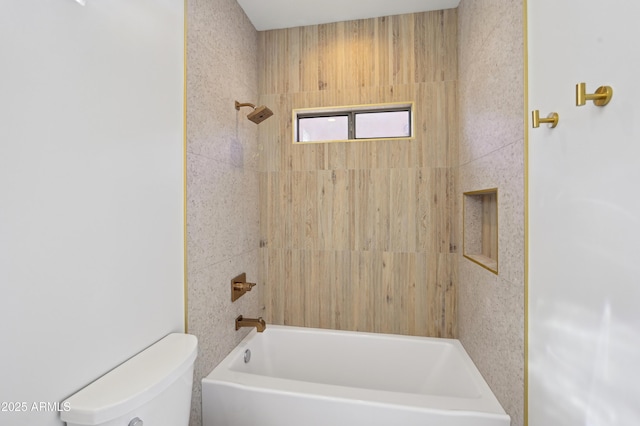 bathroom with tiled shower / bath and toilet