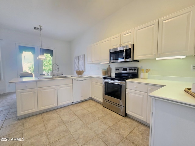 kitchen featuring white cabinets, stainless steel appliances, visible vents, a sink, and a peninsula
