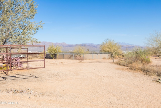 view of yard with fence and a mountain view