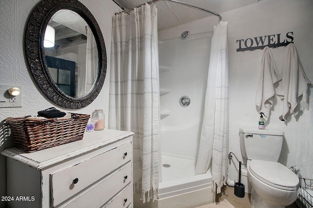 bathroom with shower / bath combo, toilet, and a textured ceiling