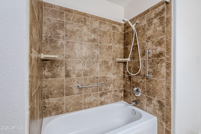 8713 E Sage Dr, Scottsdale, AZ 85250 - bathroom with washtub / shower combination