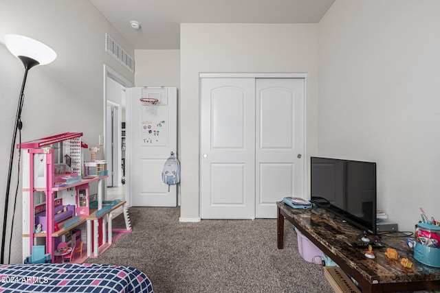 carpeted bedroom featuring a closet