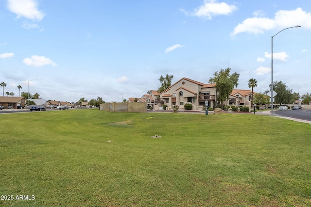 view of grassy yard with a residential view