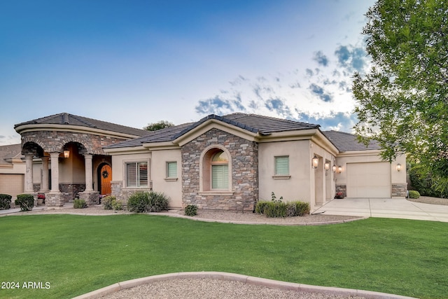 view of front of house featuring a garage and a front yard