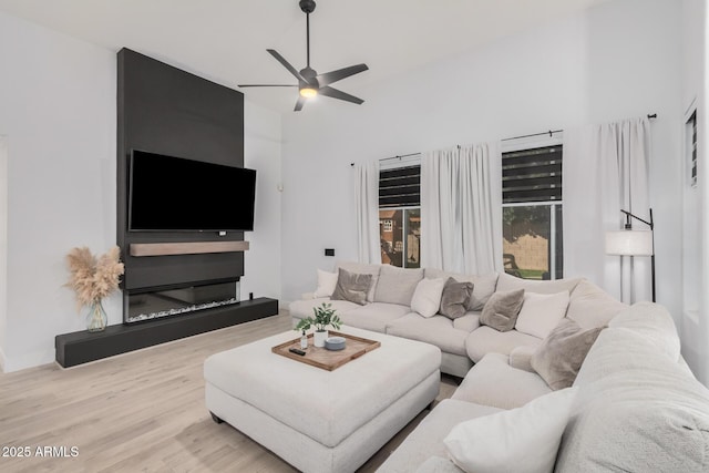 living room featuring light hardwood / wood-style floors and ceiling fan