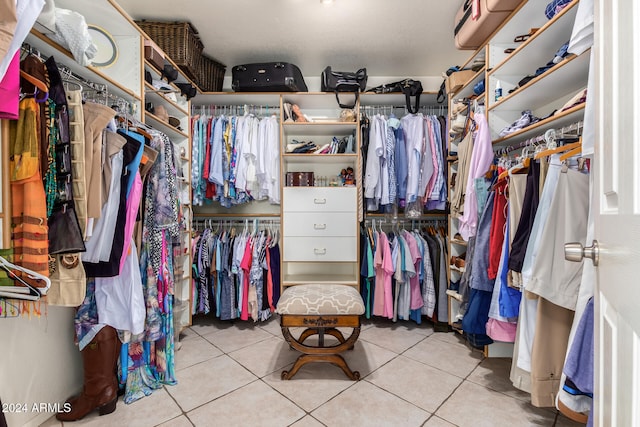 spacious closet featuring light tile patterned floors