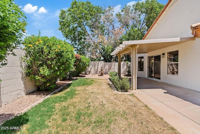 732 W Sagebrush St, Gilbert, AZ 85233 - view of yard with a patio area