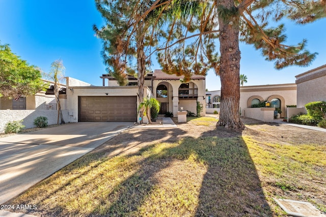 7385 E Pleasant Run, Scottsdale, AZ 85258 - mediterranean / spanish home with stucco siding, an attached garage, and concrete driveway