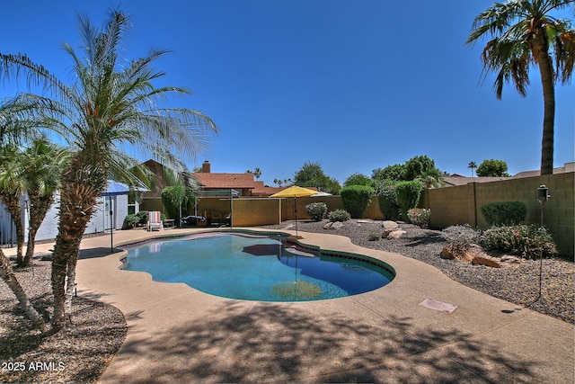 927 N Somerset Cir, Mesa, AZ 85205 - view of swimming pool with a fenced backyard and a patio